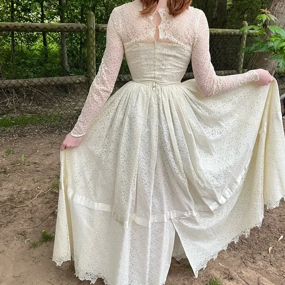 Vintage lace 1960’s long sleeve lace wedding dress - Picture 8 of 13